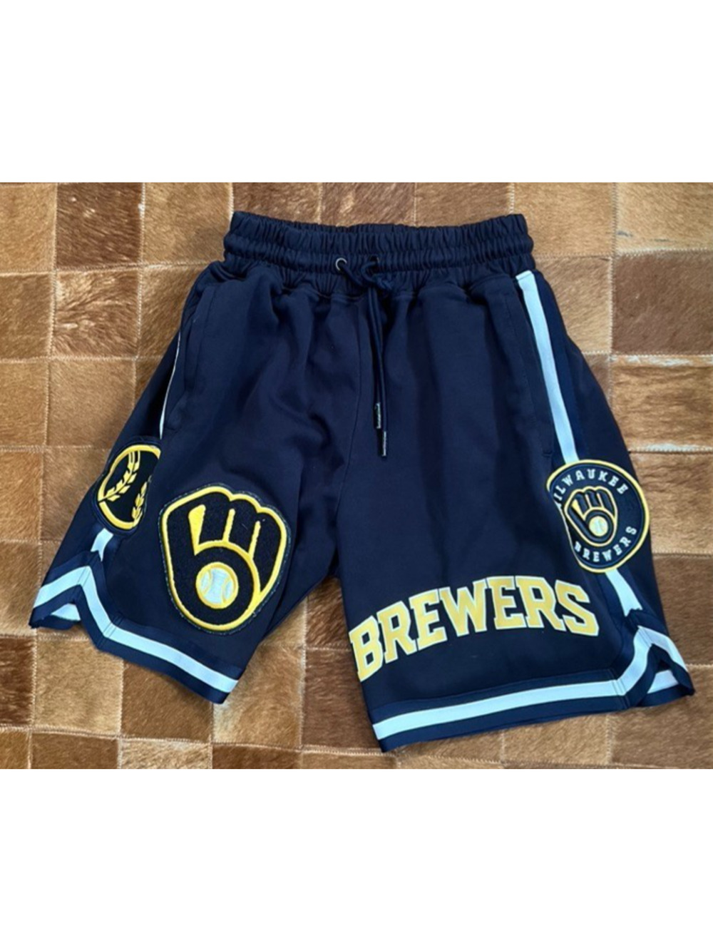 Men’s Milwaukee Brewers Pro Standard Shorts - Size M Navy